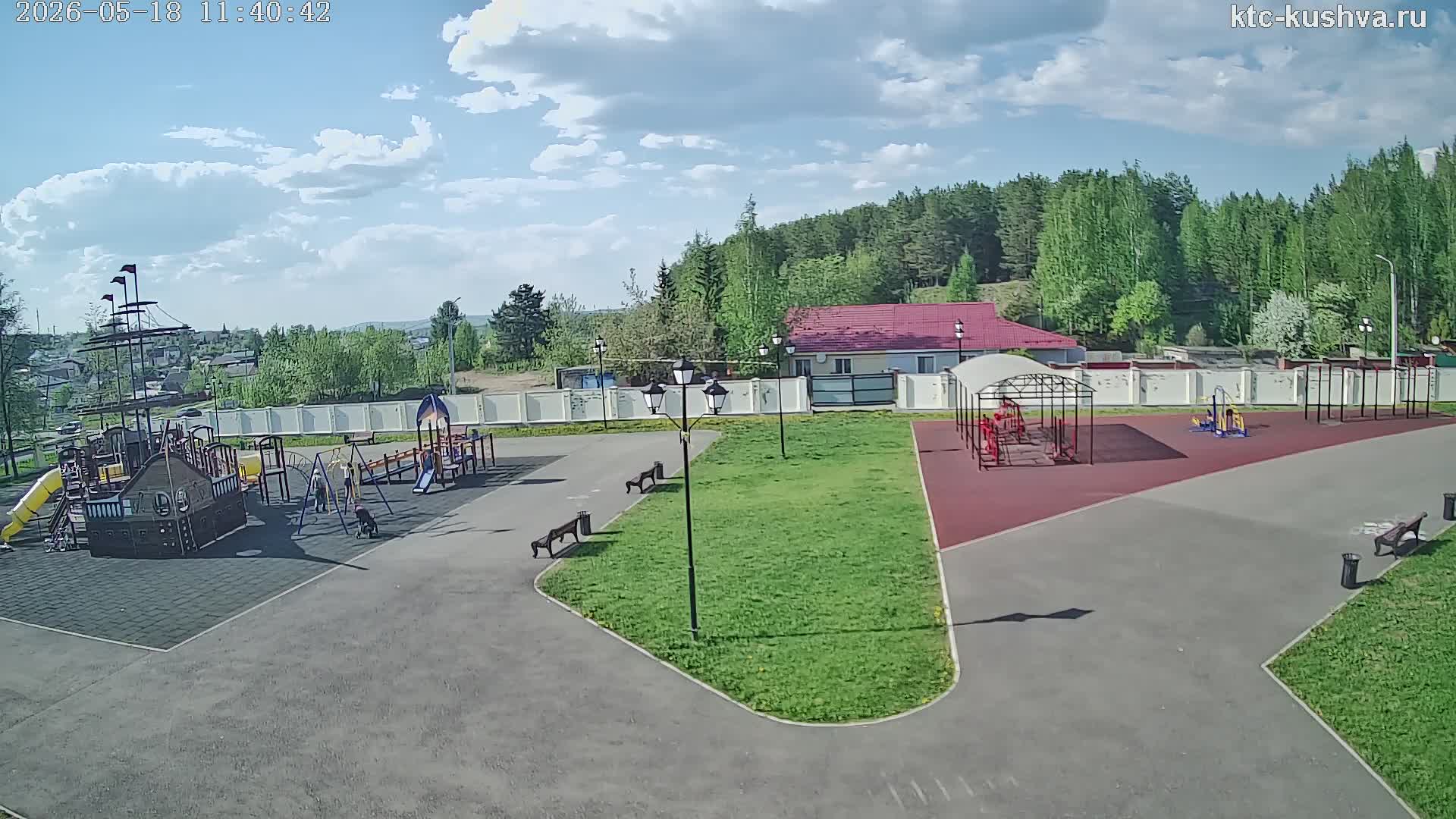 парк за ДК "Горняков" (Спортивная площадка)